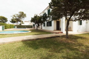 Apartamento con piscinas, al lado de la playa. Segunda linea de mar.